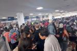 Alcalde de Cartagena denuncia largas filas en el aeropuerto Rafael Núñez. 